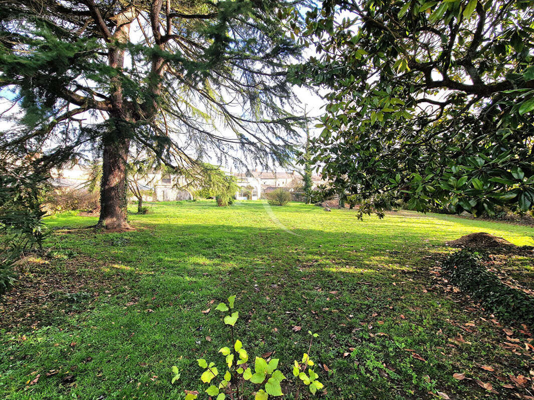 Maison à CHATEAUNEUF-SUR-SARTHE