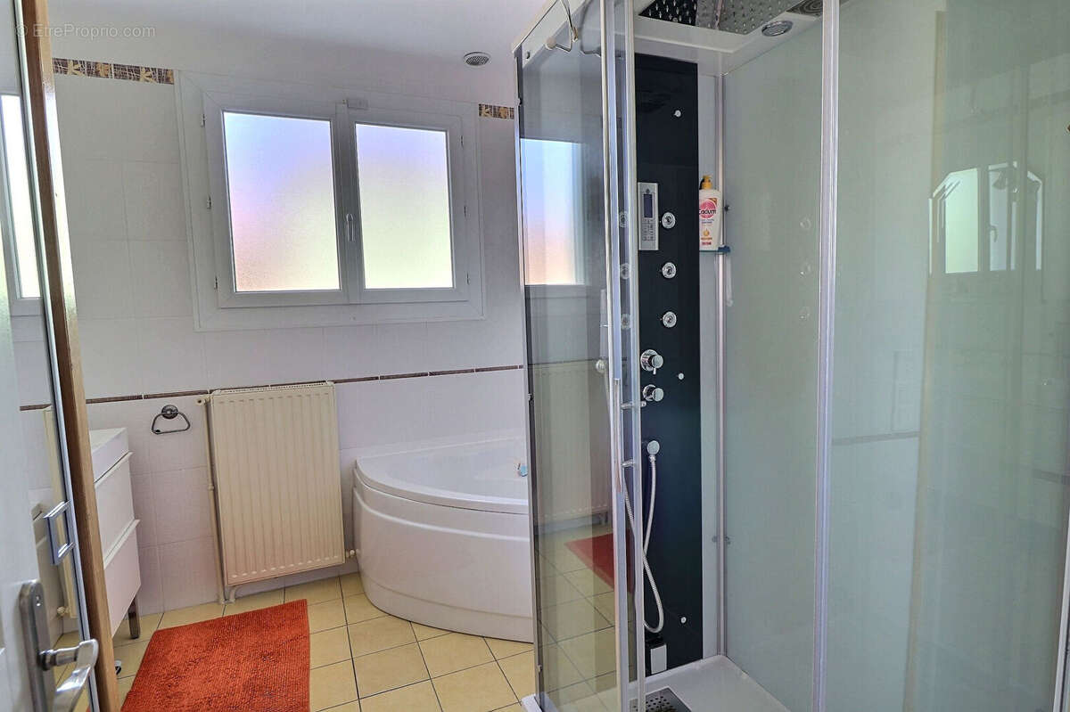 Maison à LE PERRAY-EN-YVELINES