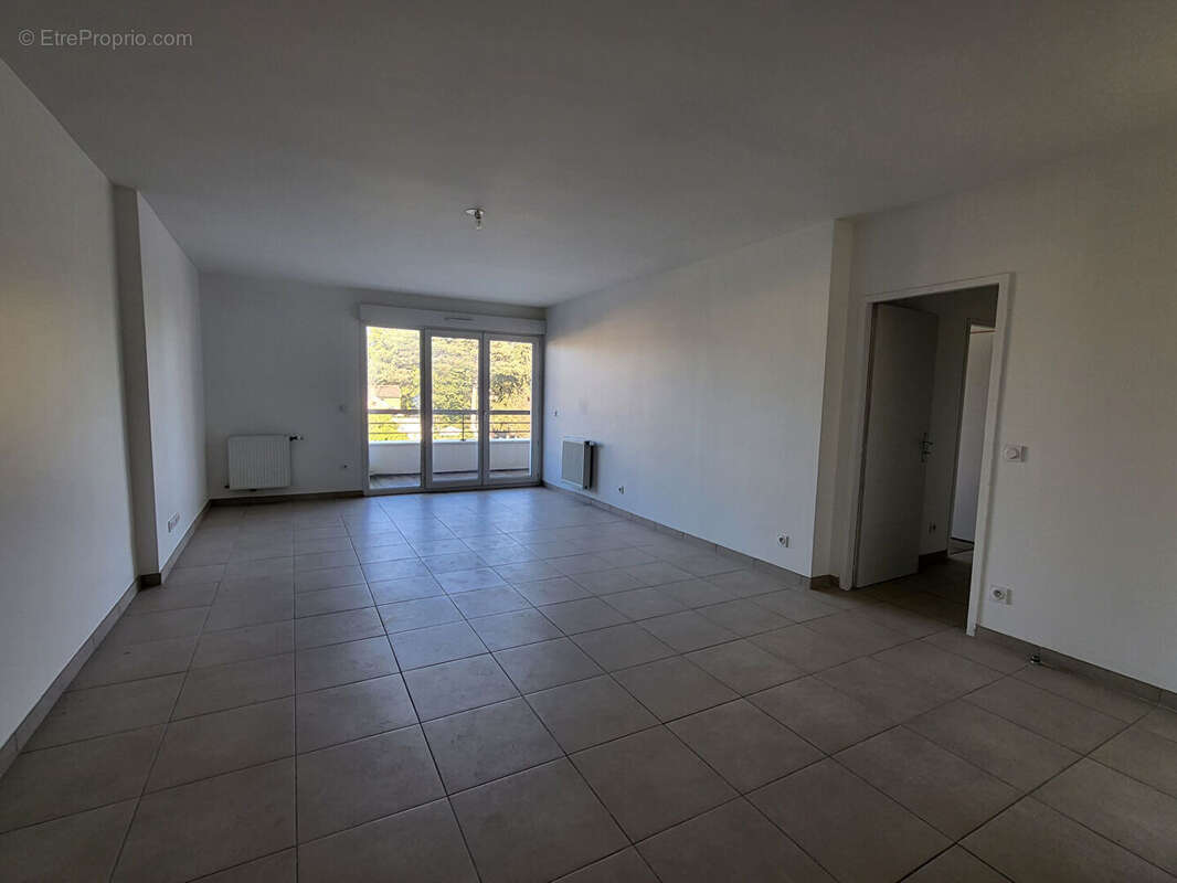 Appartement à SAINTE-GENEVIEVE-DES-BOIS