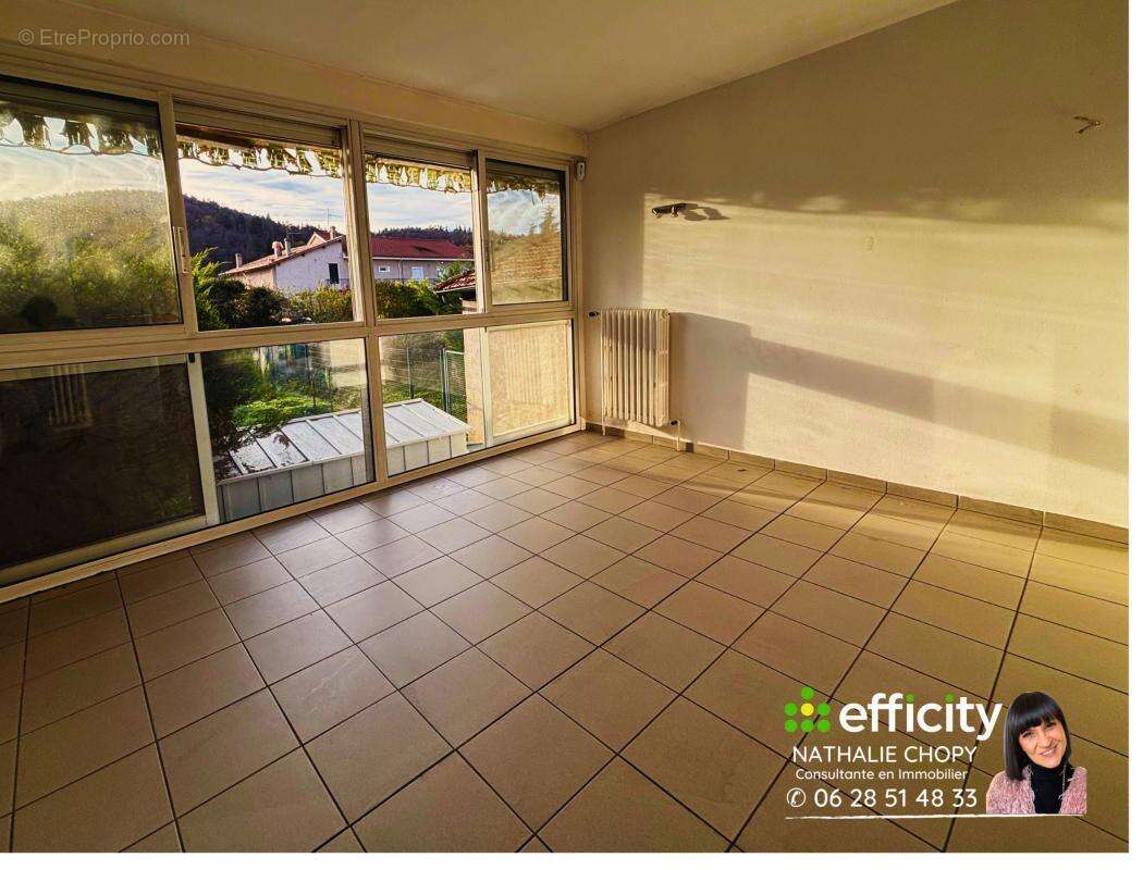 Appartement à UNIEUX