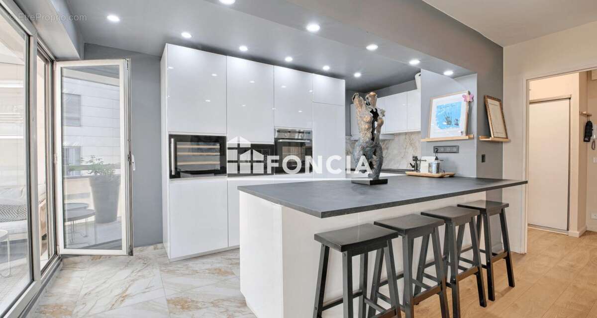Appartement à PARIS-14E