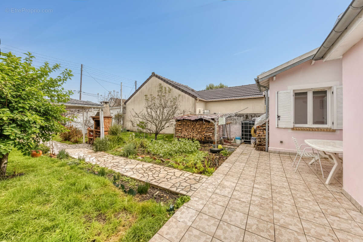 Maison à OZOIR-LA-FERRIERE