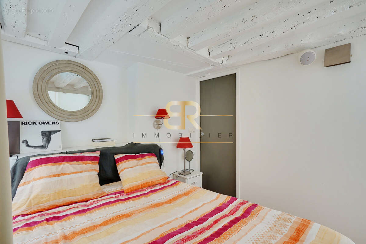 Appartement à PARIS-1E