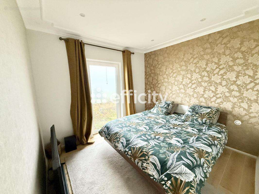 Maison à VIVIERS-SUR-CHIERS