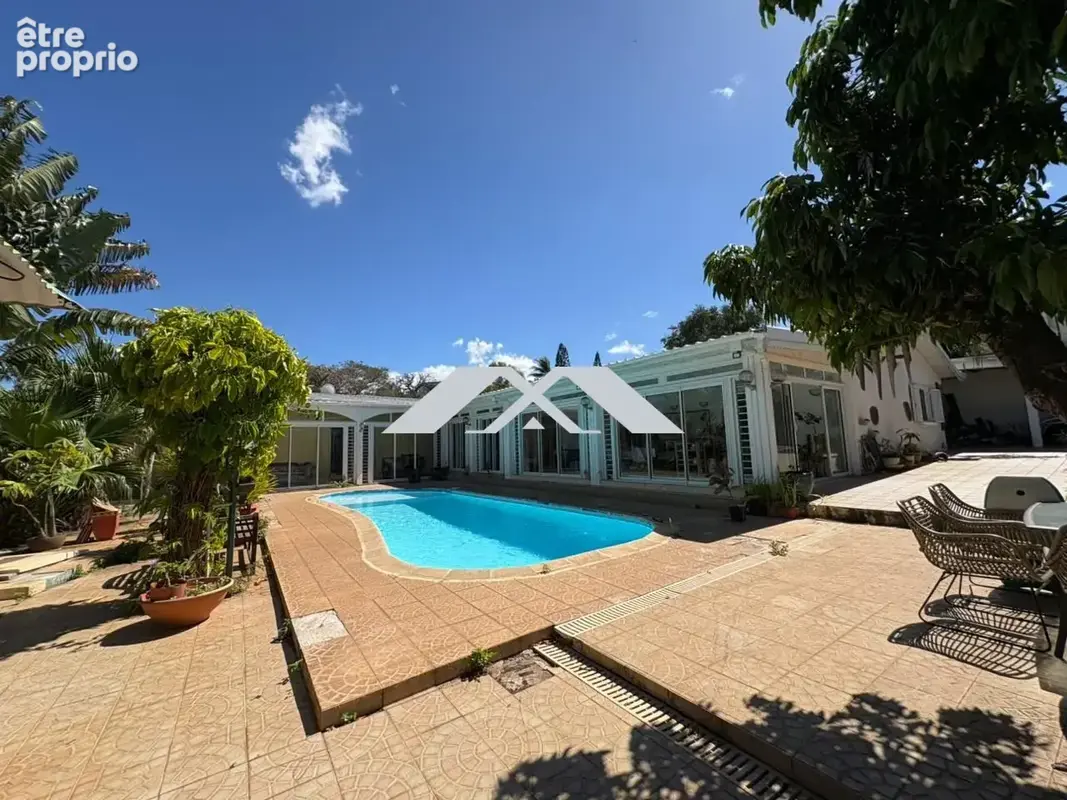 Maison 330 m² à Saint-Pierre  - photo 3