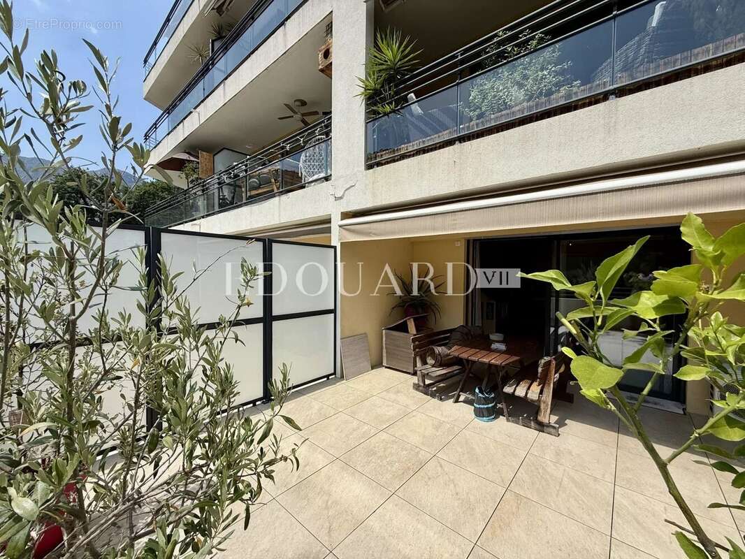 Bel trois pièces en excellent état dans résidence moderne avec piscine et performante sur le plan énergétique - photo 6