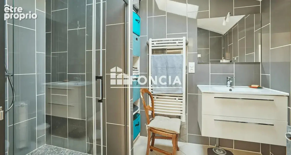 À Eyraud-Crempse-Maurens, découvrez cette maison de 118 m² aux beaux volumes. Un bien alliant confort et potentiel, proposé à 29 - photo 15