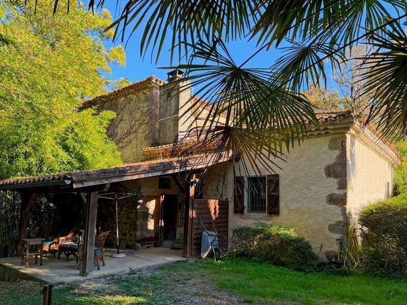 Maison à VIC-FEZENSAC