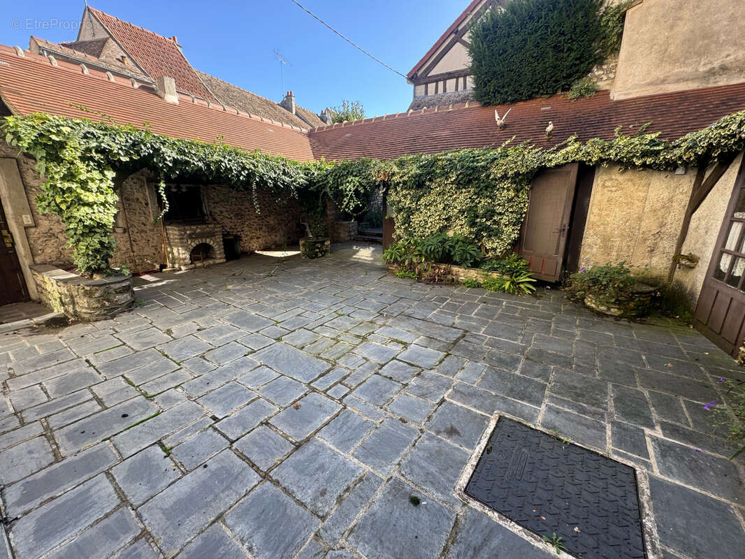 Maison à HOUDAN