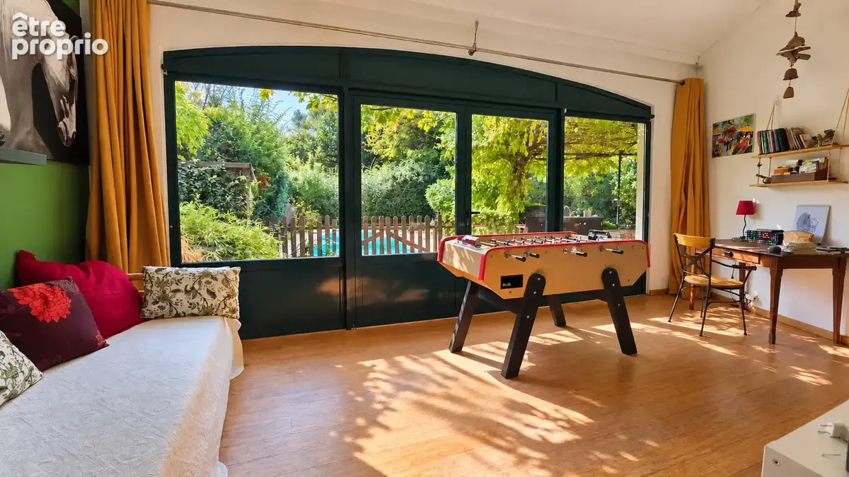 LAURIS : Maison T6 de 121 m2 avec piscine, garage et jardin arboré - photo 8