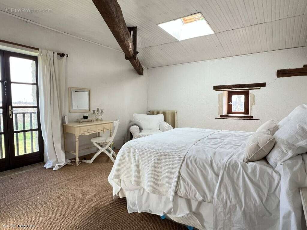 Maison à CHAMPAGNE-MOUTON