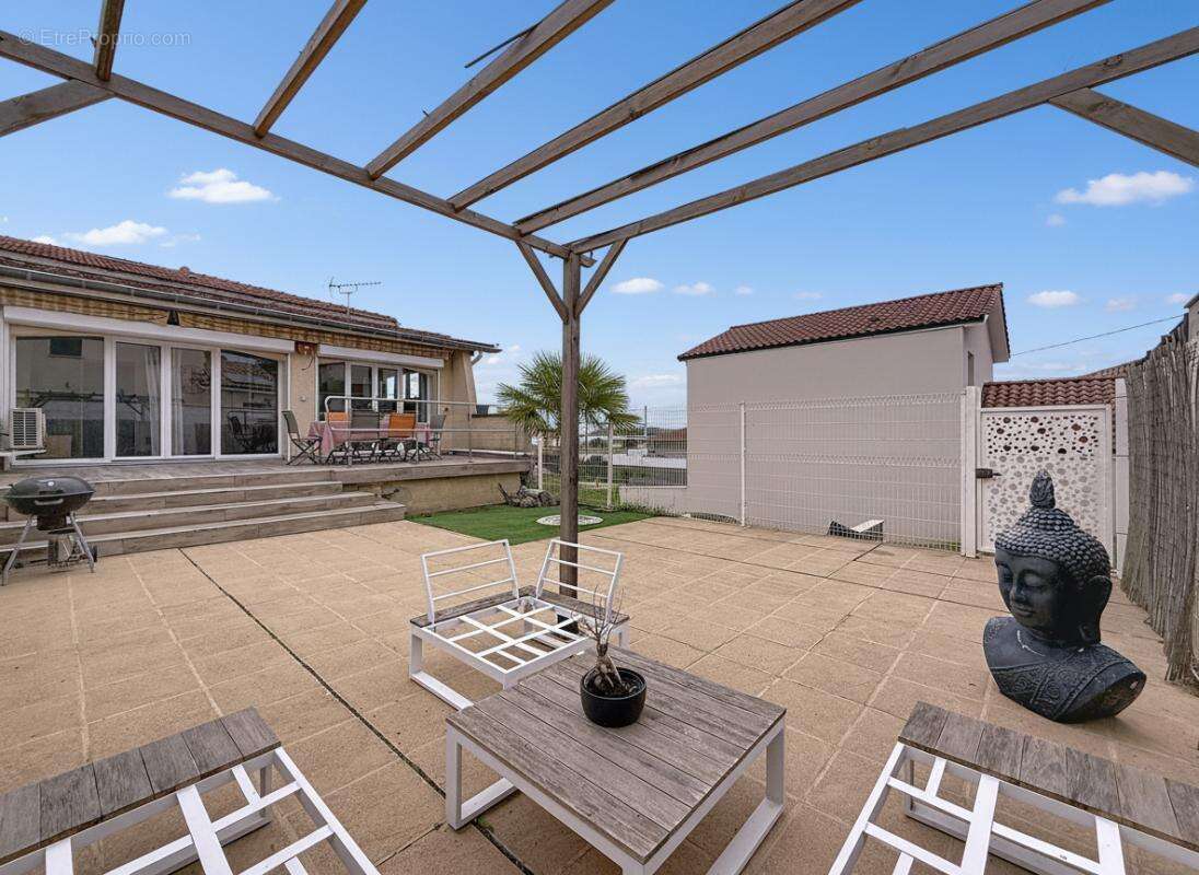 Maison à REVENTIN-VAUGRIS