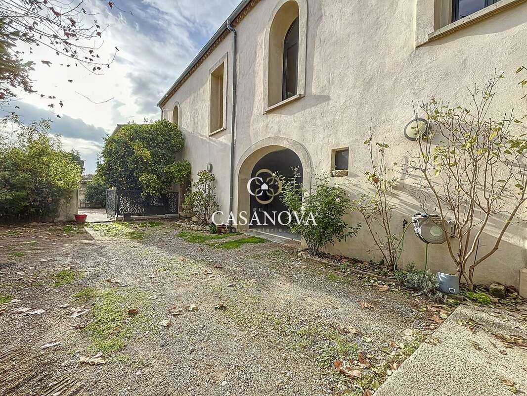 Maison de charme rénovée esprit loft avec piscine et volumes généreux  Pézenas - photo 3