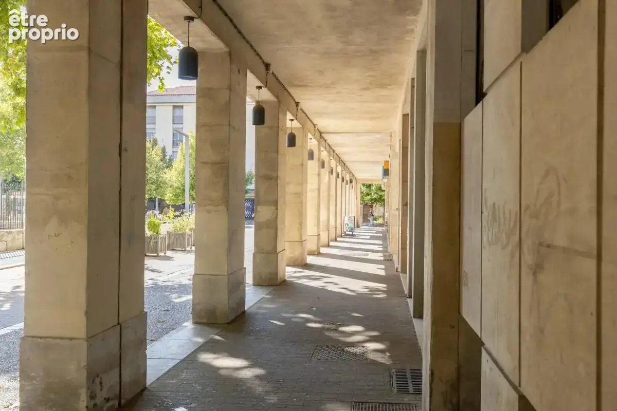 Appartement ensemble de bureaux 6 pièces de 152 m² à Avignon - photo 4
