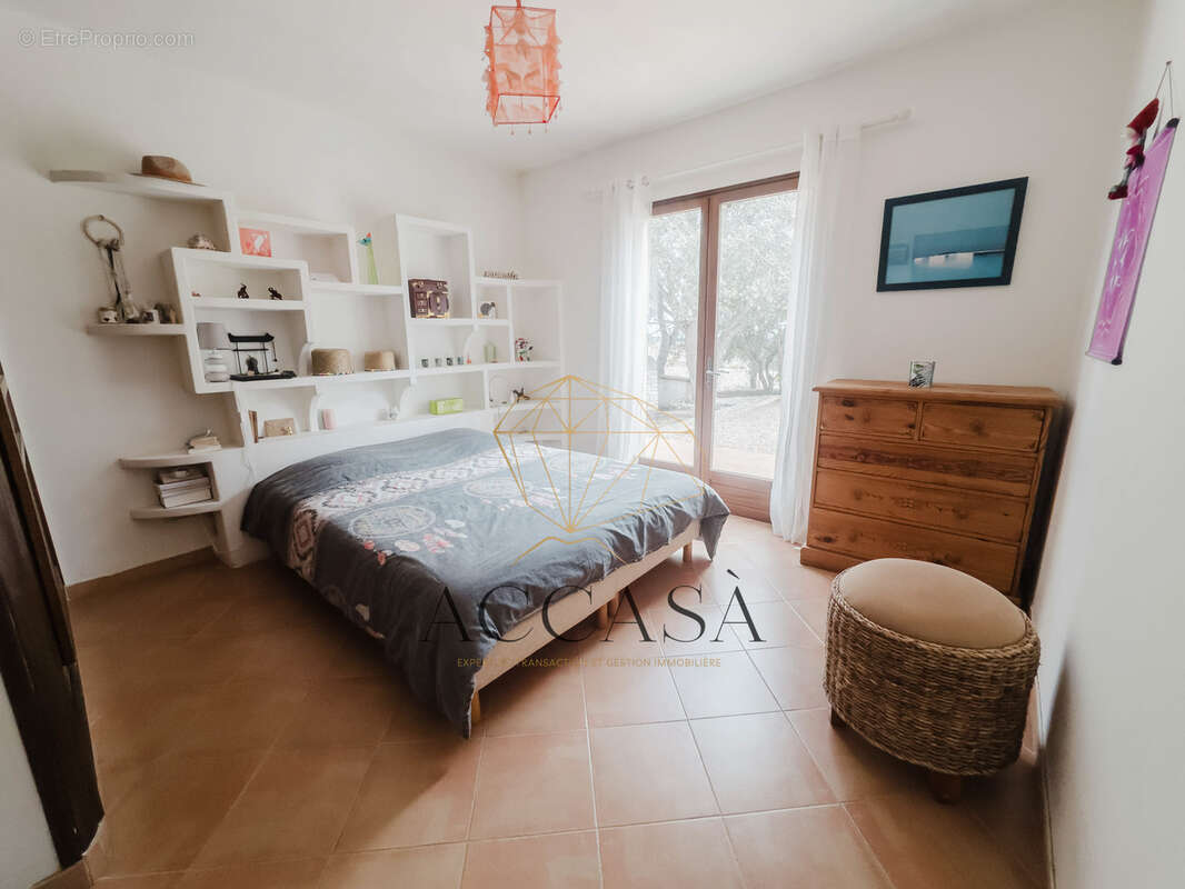 Propriété avec dépendance sur grand terrain constructible à 5 min de la plage de Bonifacio - photo 27