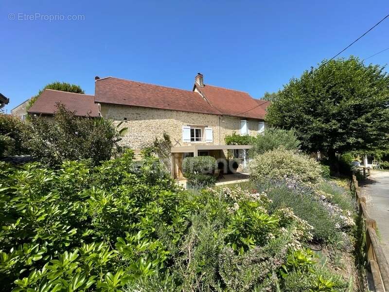 Dpt Dordogne (24), à vendre  maison P8 de 292,68 m² - Terrain de 1 777,00 m² - photo 26
