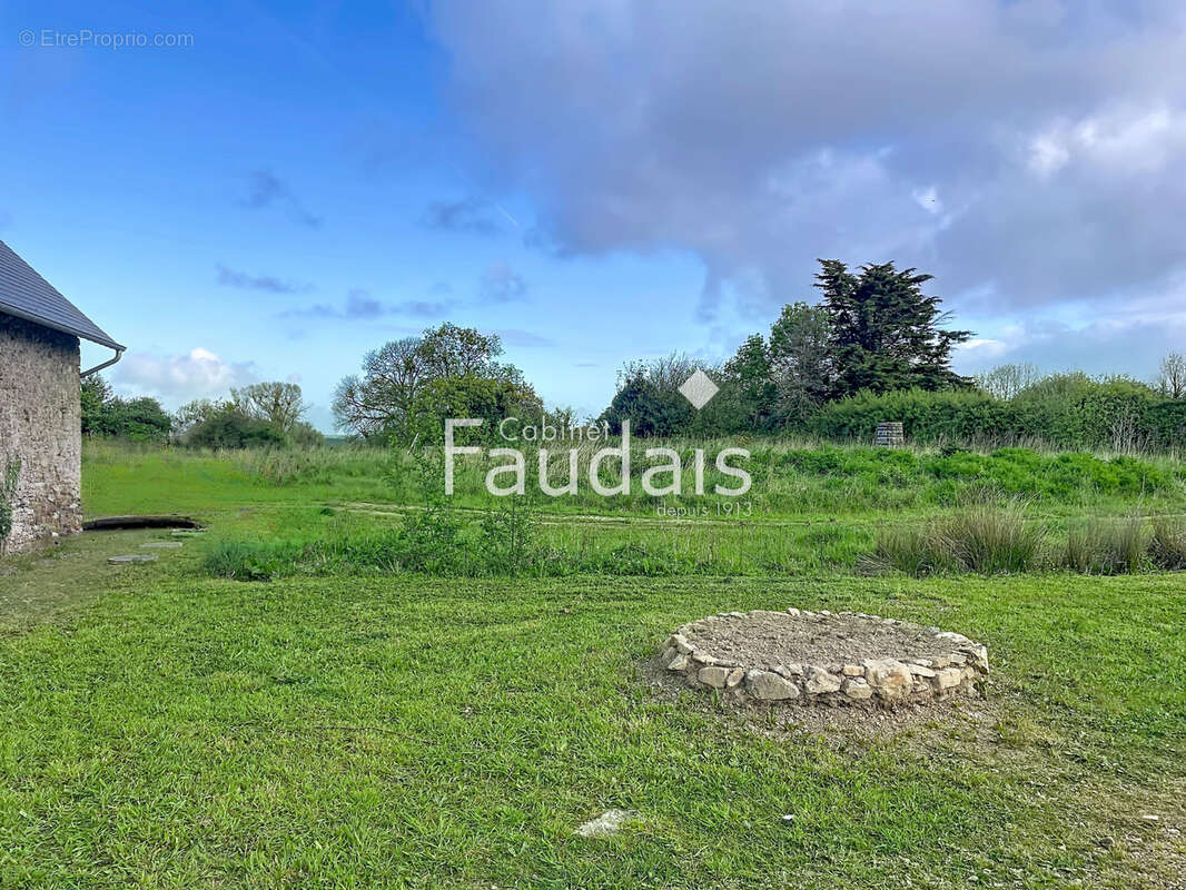 Maison à MONTSURVENT