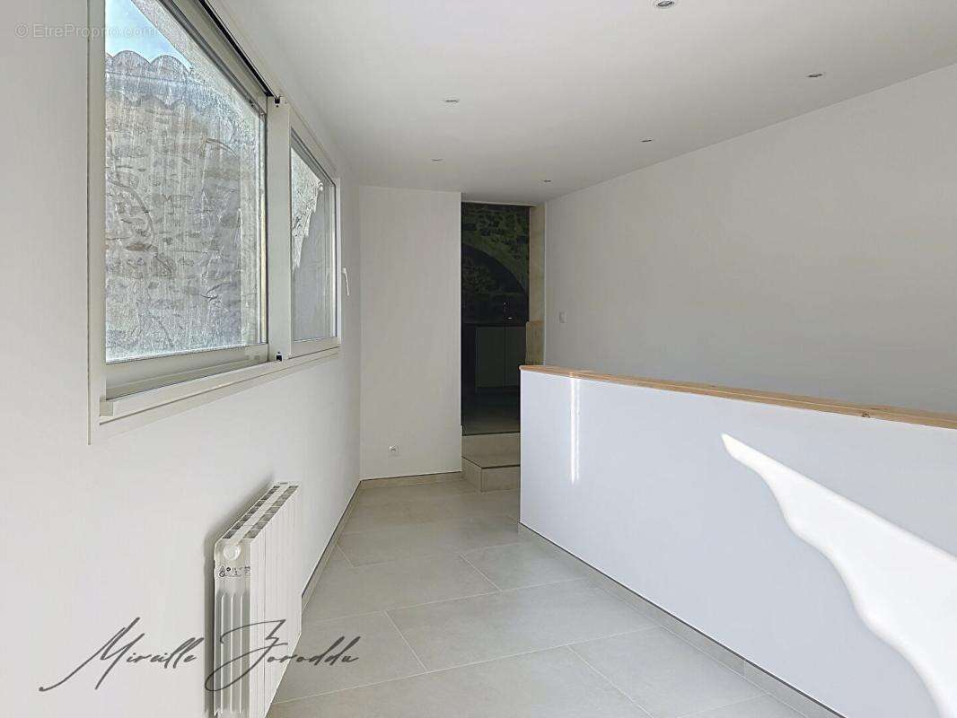 Maison à JONQUIERES-SAINT-VINCENT