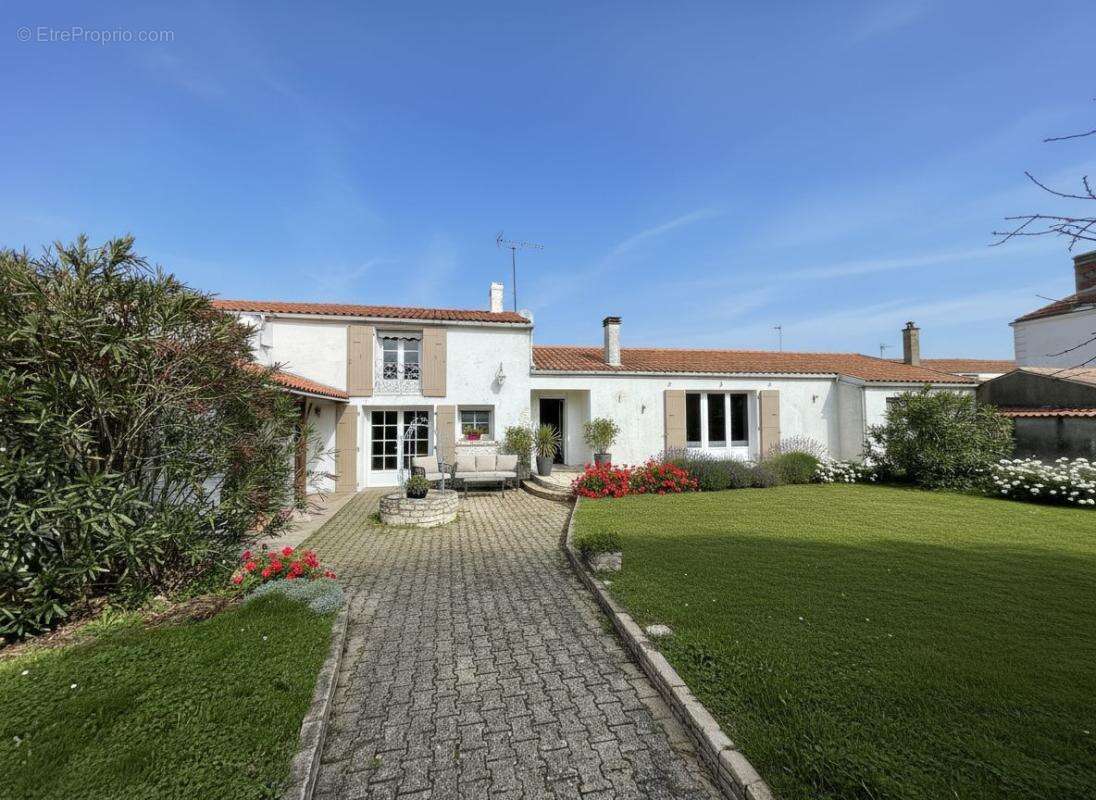 Maison à CHARRON