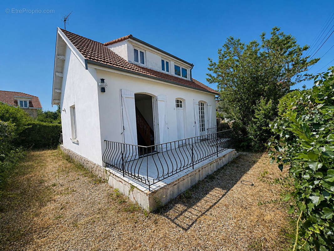 Maison de charme à rénover Royan, à deux pas du marché et de la plage - photo 11