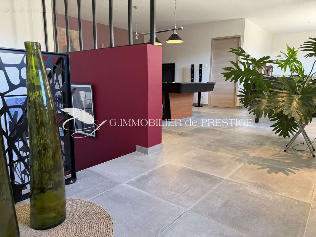 Maison à BEZAUDUN-SUR-BINE