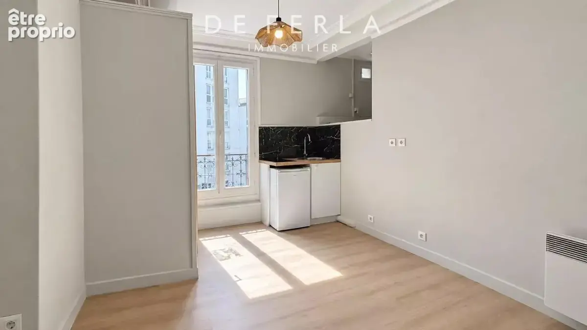 JAURÈS - Studio en dernier étage refait à neuf - photo 2
