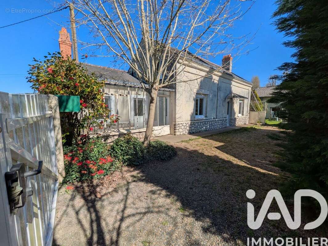 Photo 2 - Maison à NEUILLE