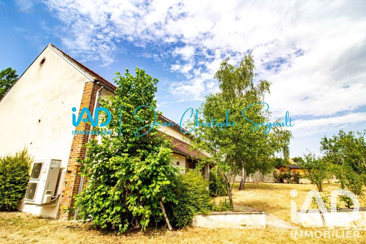 Maison 216 m² à La Chapelle-Saint-Sepulcre  - photo 8