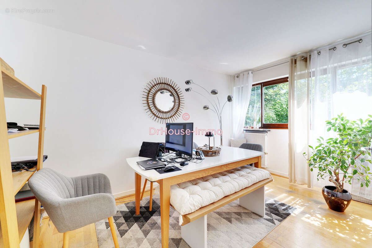 Appartement à LE MESNIL-LE-ROI