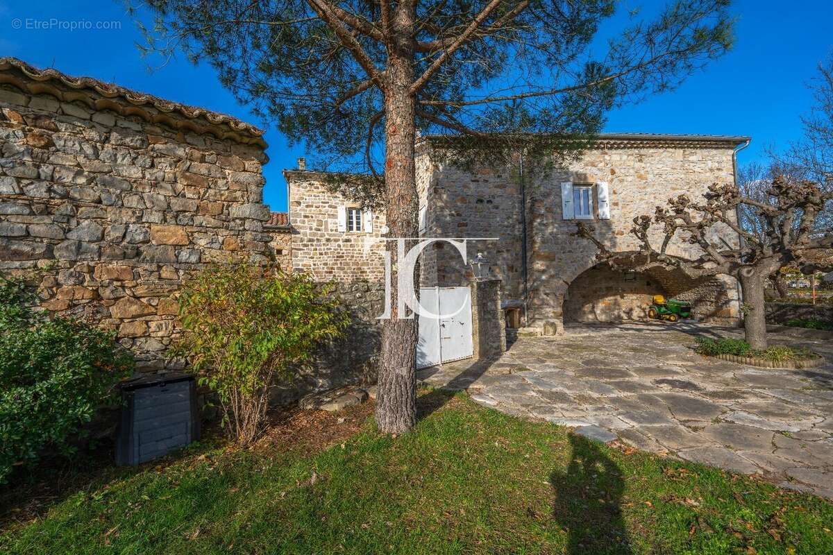 Maison à LABLACHERE