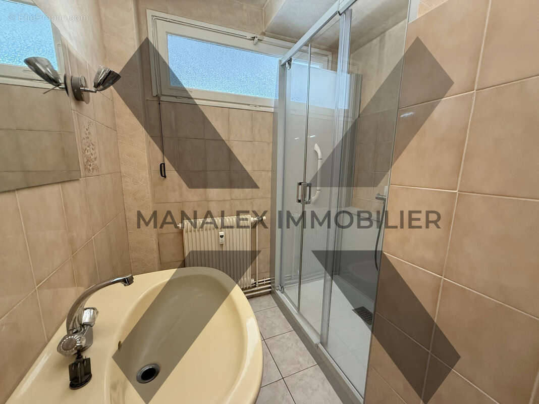 Appartement à LE COTEAU