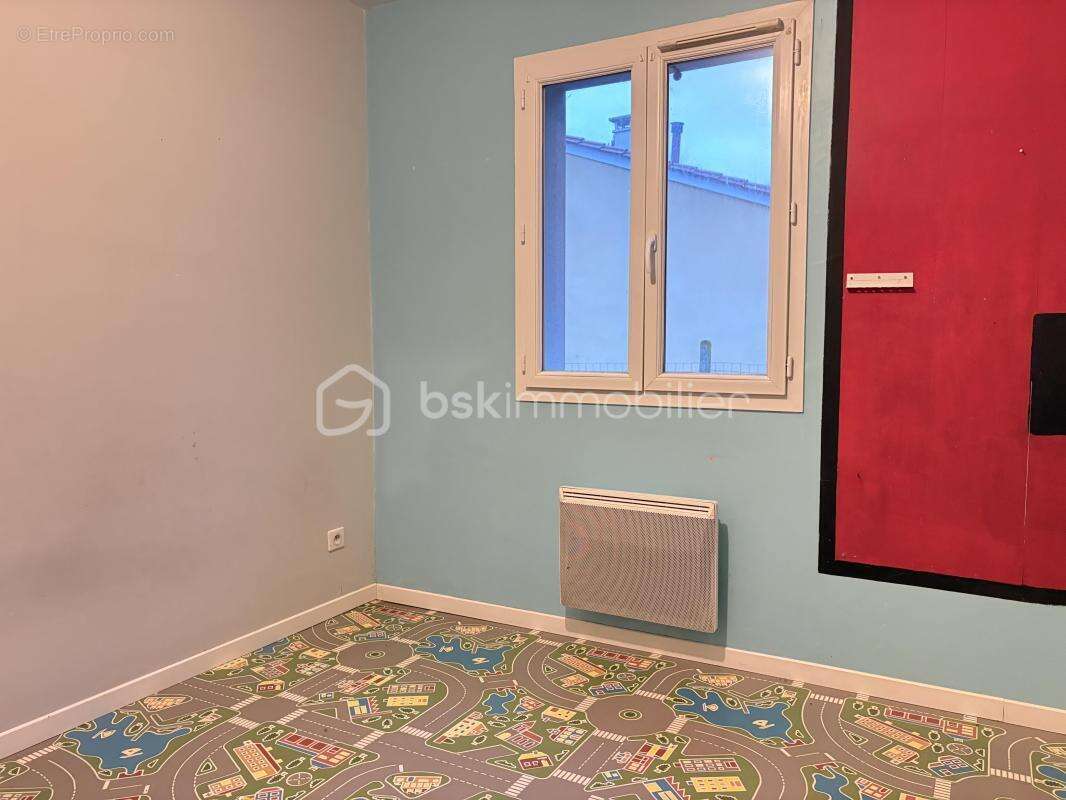 Maison à COURS-DE-PILE