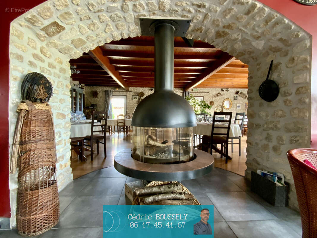 Commerce à SAINT-MARTIAL-DE-VITATERNE