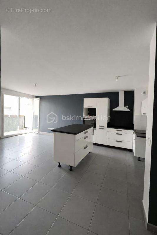 Appartement à FLEURY-MEROGIS