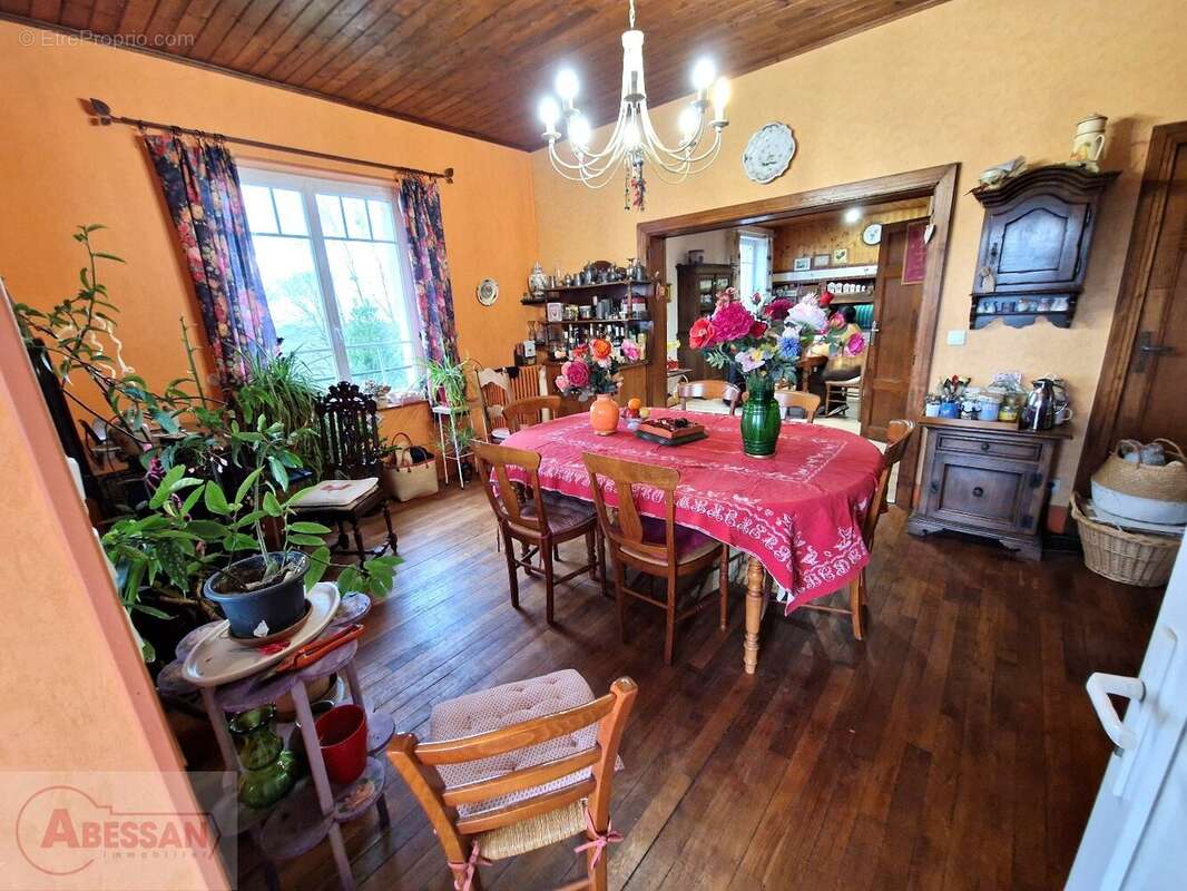 Maison 266 m² à Saint-Pierre-De-Trivisy  - photo 2