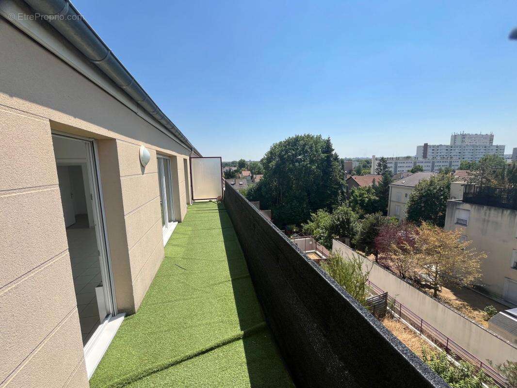 Appartement penthouse 2 pièces hyper centre de Chelles - photo 2