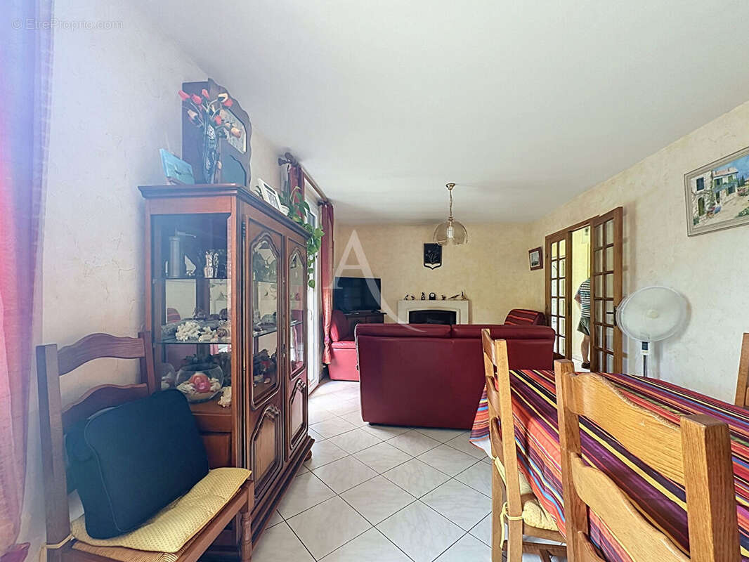 Maison à MONTREUIL-JUIGNE