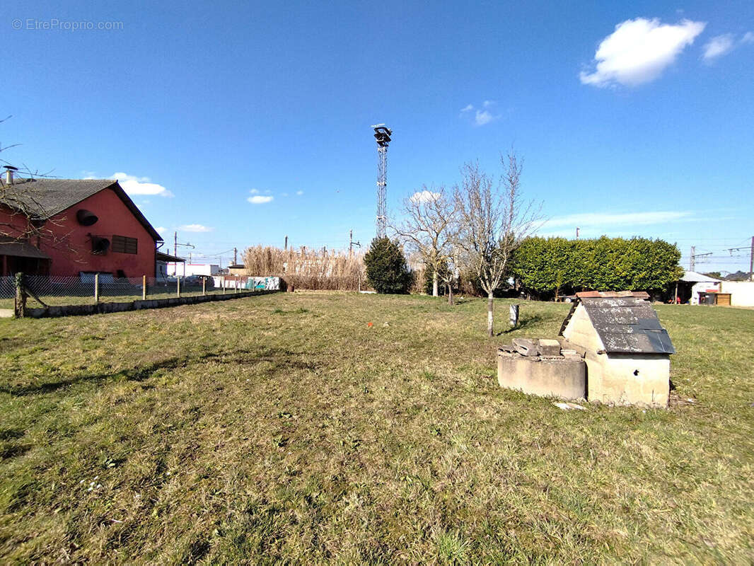 Terrain à LA VILLE-AUX-DAMES