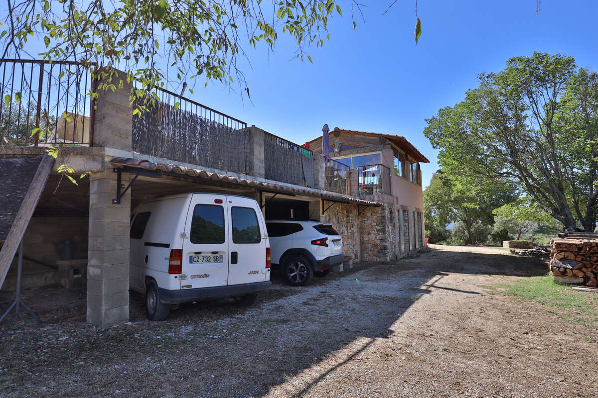 Maison à SAINT-SATURNIN-LES-APT