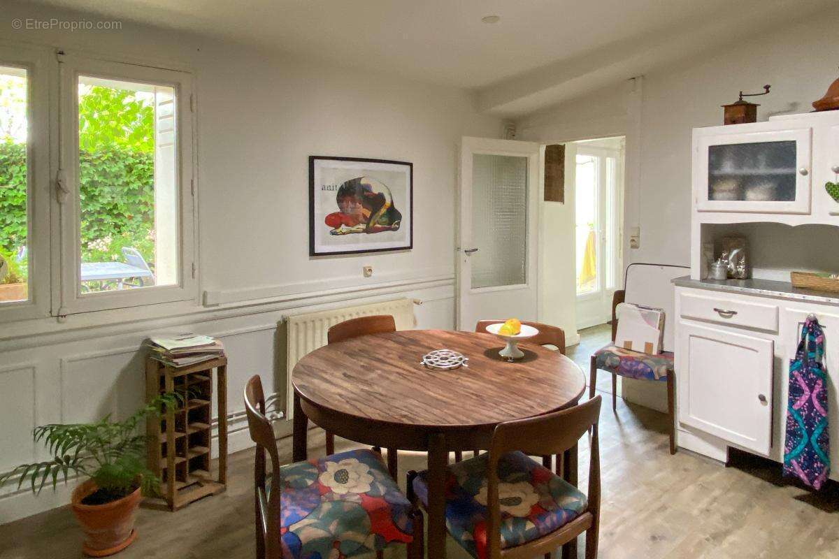 Maison 153 m² à Cadillac-En-Fronsadais  - photo 3