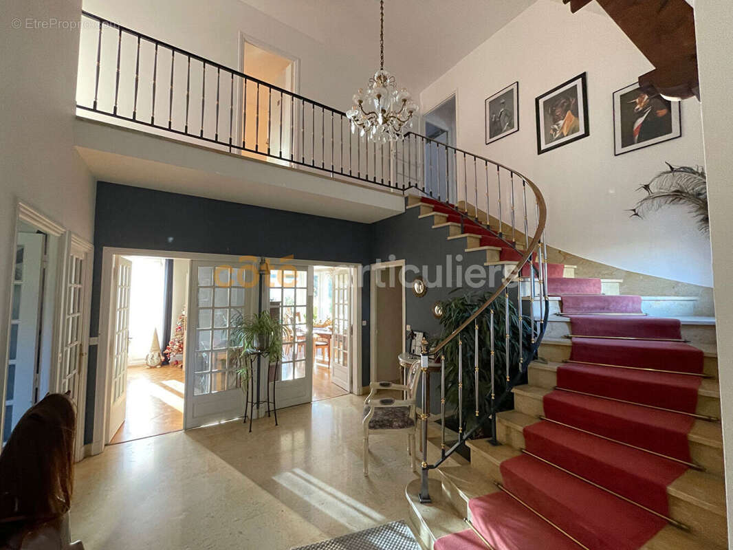 Grande maison,  bien située avec 8 chambres - photo 2