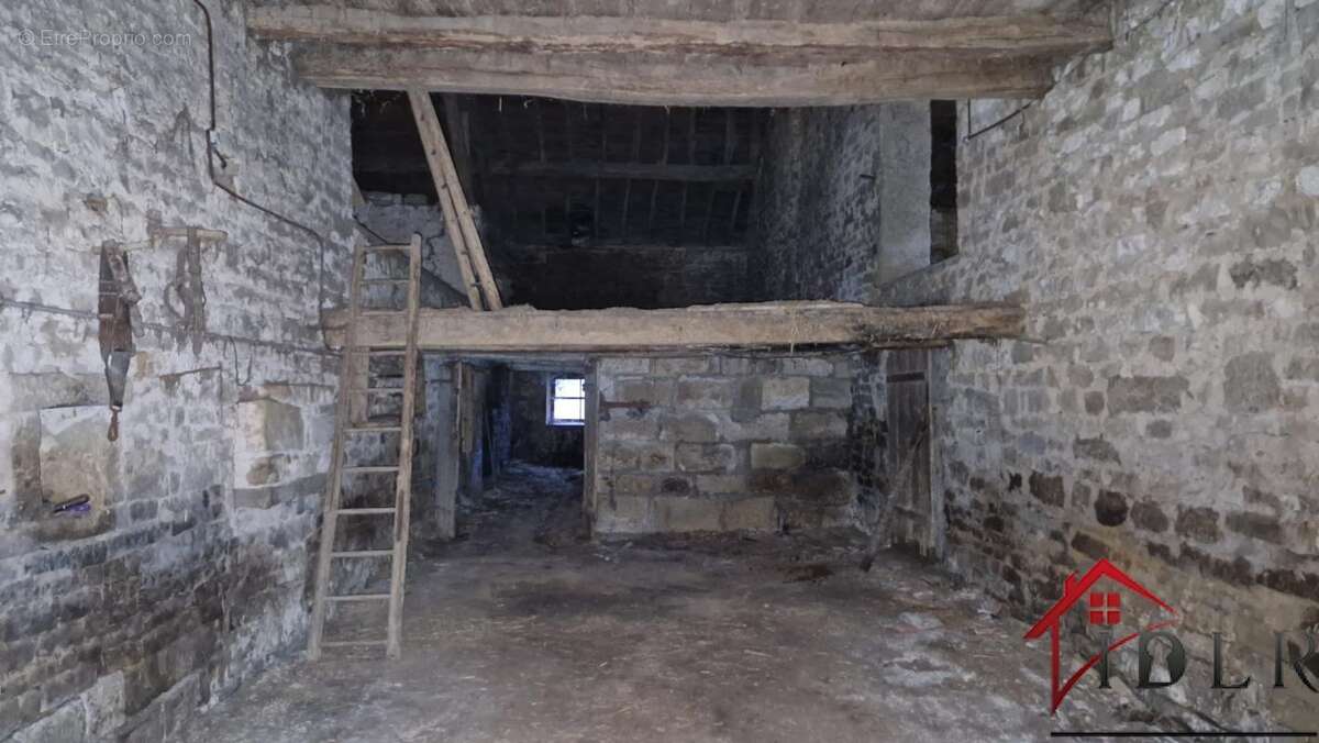Maison à OUGE