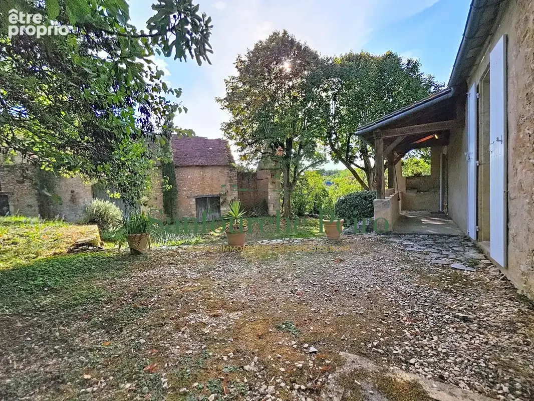 A 19km au sud-ouest de Sarlat et 8km du village de Castelnaud - photo 20