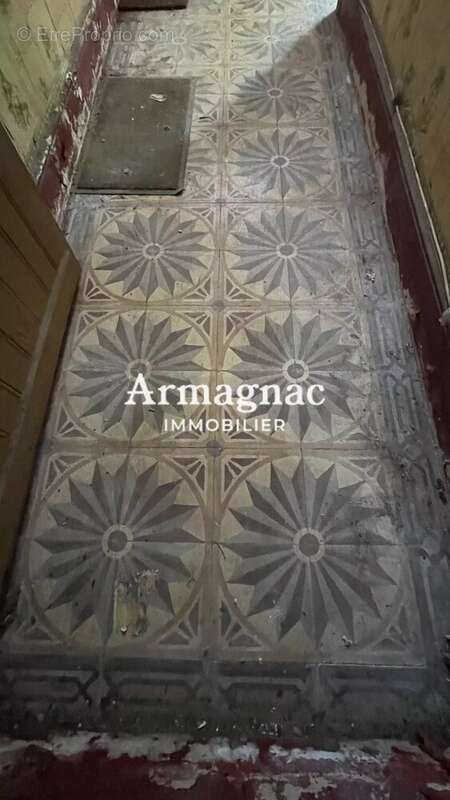 Maison à VIC-FEZENSAC