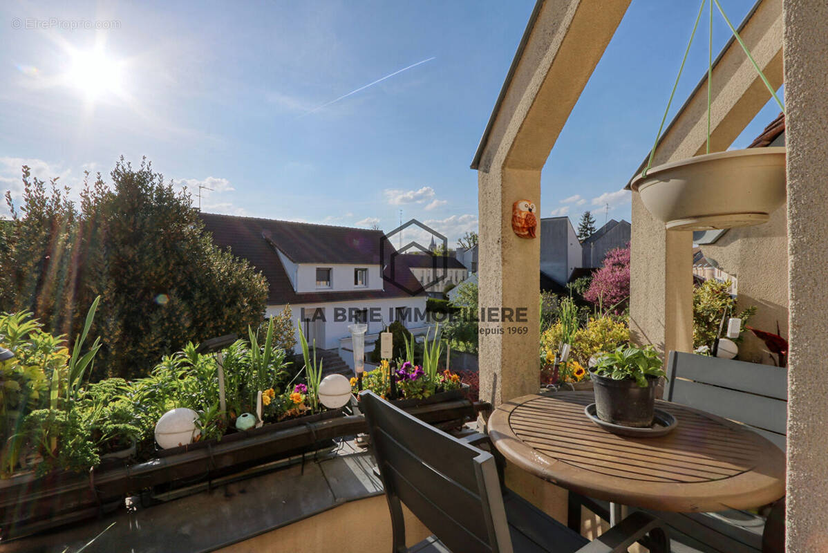 Appartement à BRIE-COMTE-ROBERT