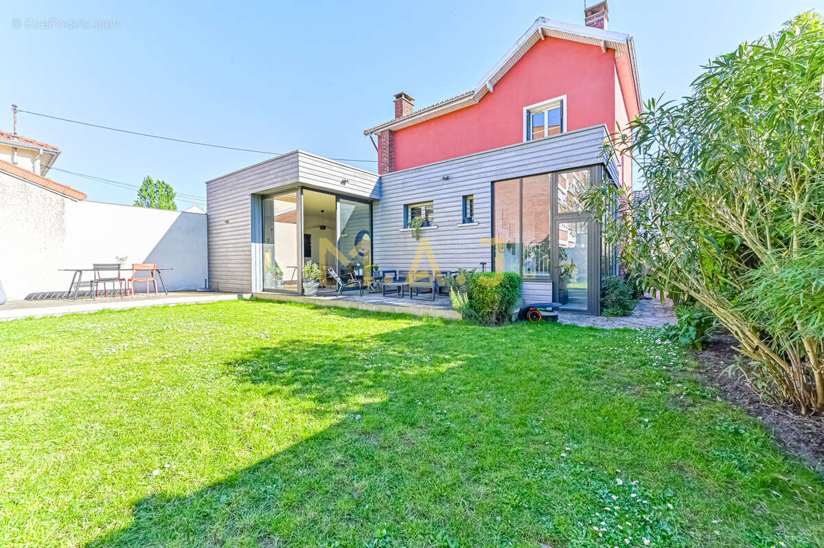 Maison à LE PERREUX-SUR-MARNE