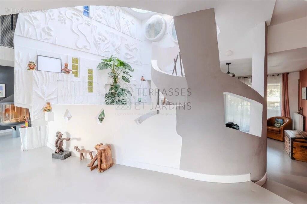 Maison à L'HAY-LES-ROSES