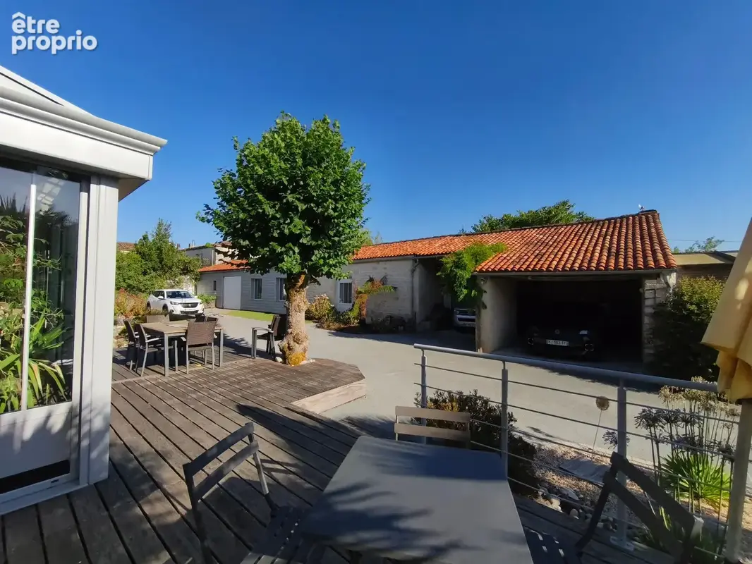 Maison de plain pieds à vendre - centre ville de Surgères - photo 14