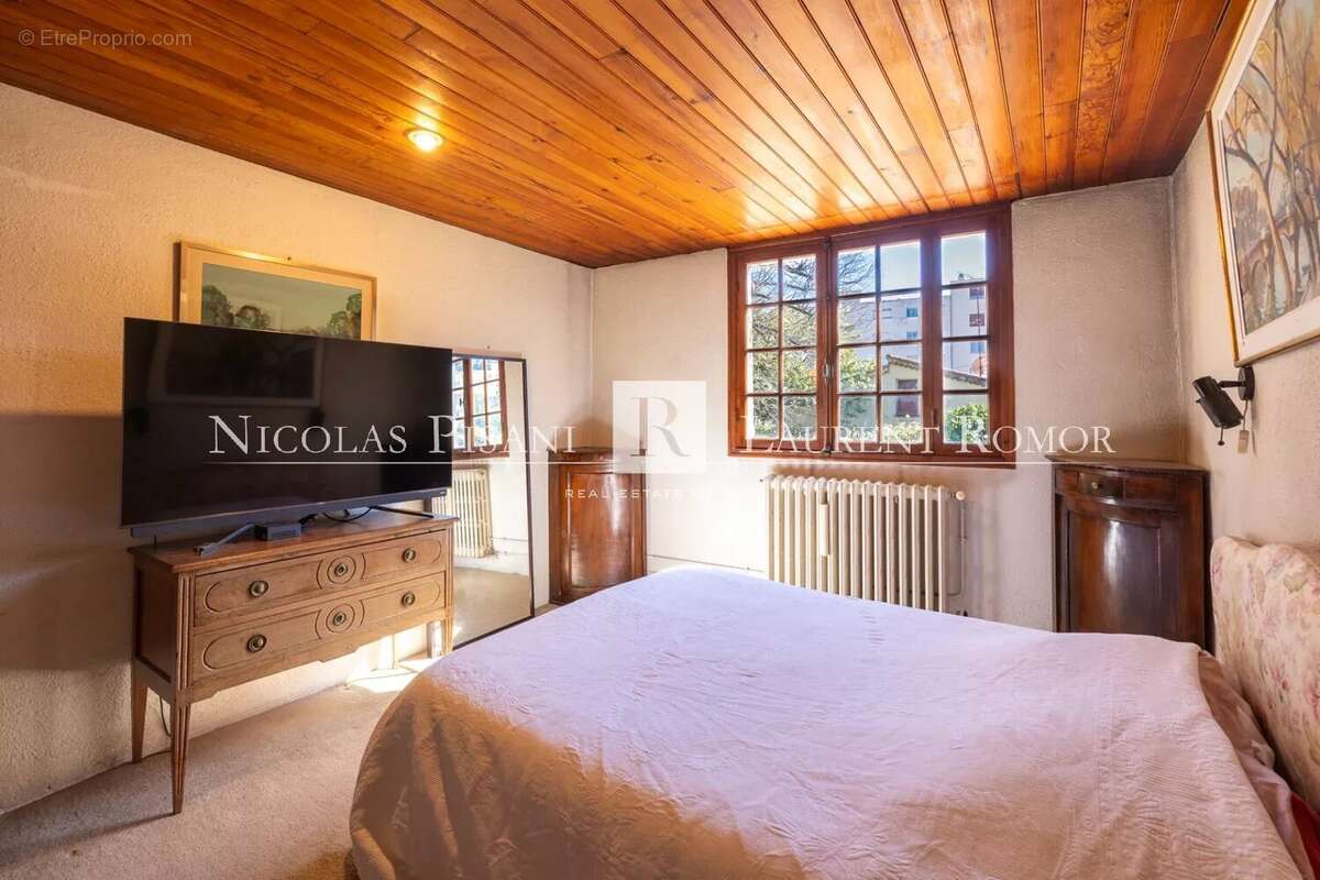 Maison à SAINT-LAURENT-DU-VAR