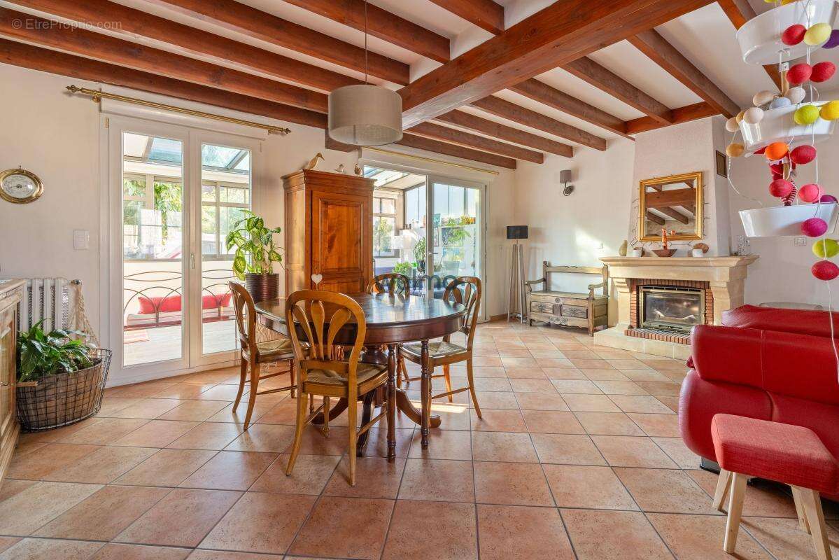 Maison à MAURECOURT